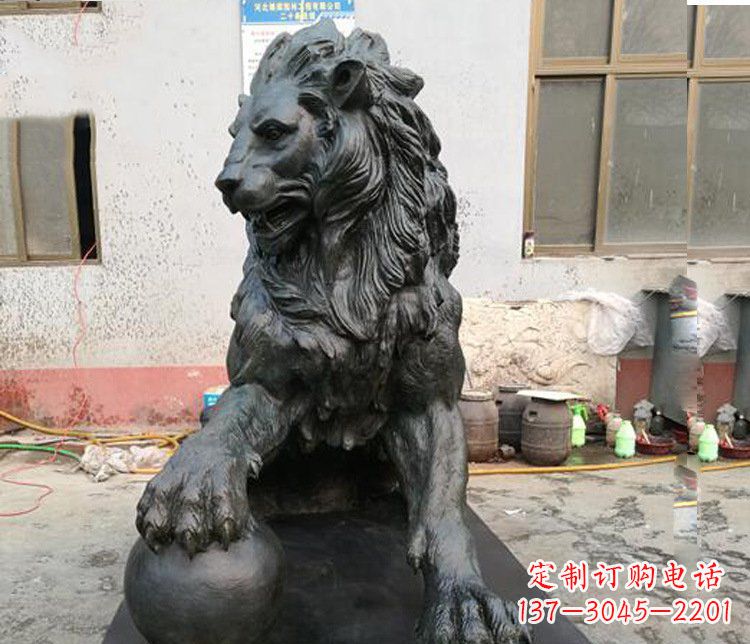 大同大型西方踩球狮子铜雕塑