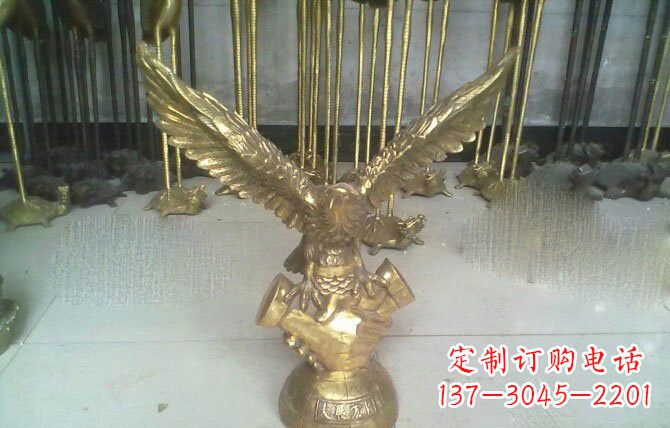 大同大展宏图老鹰铜雕展现雄鹰的威严和气势