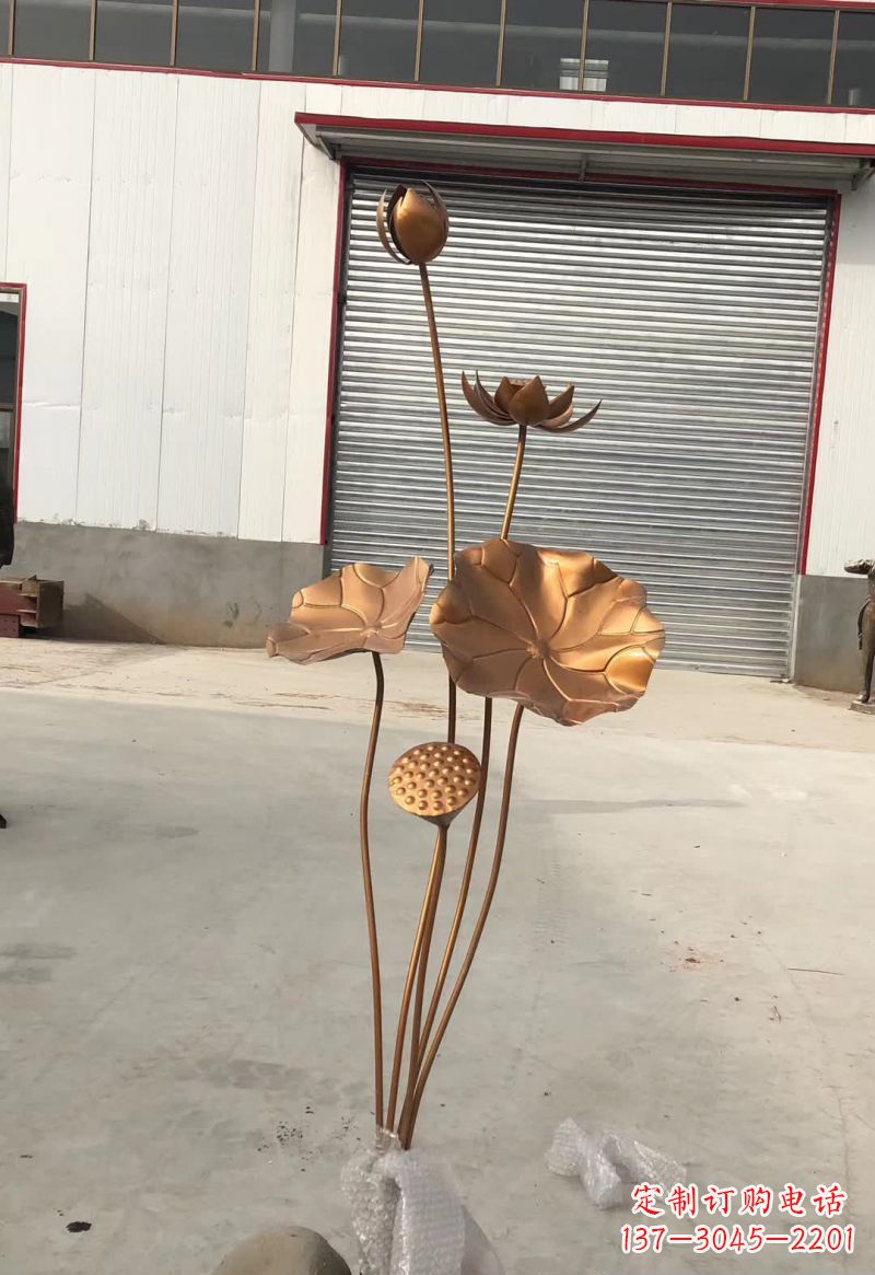 大同古典锻铜荷花雕塑