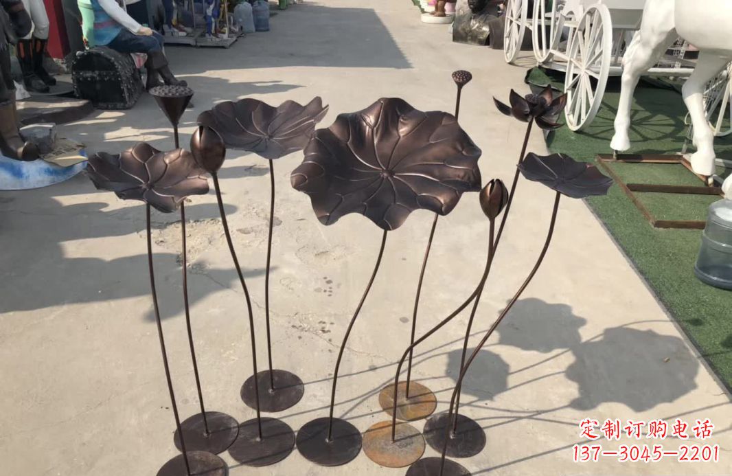 大同锻铜园林异彩纷呈的荷花雕塑