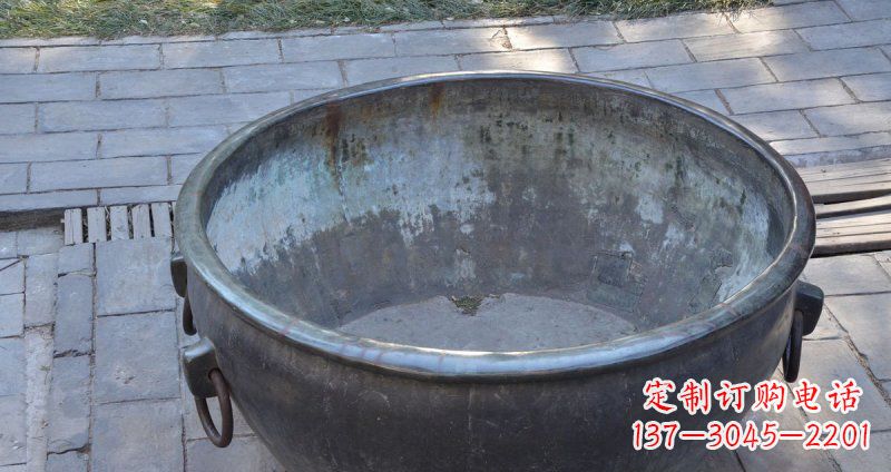 大同仿古纹饰铜水缸雕塑