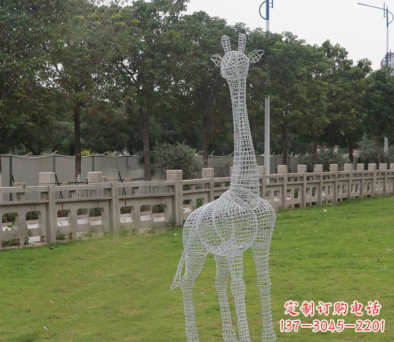 大同浪漫活力·不锈钢镂空长颈鹿雕塑