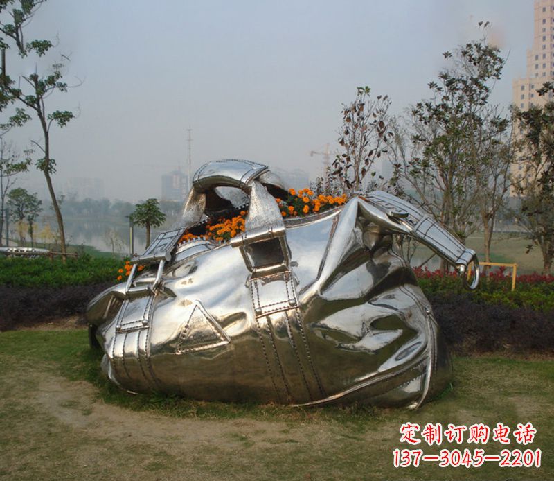 大同不锈钢手提包雕塑--传承经典,拥有独特之美
