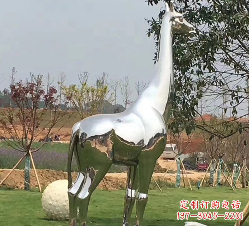大同公园不锈钢长颈鹿雕塑