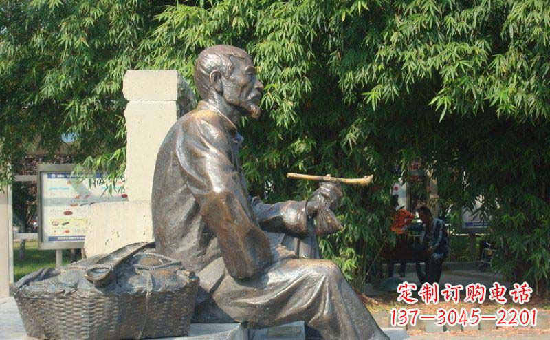 大同公园抽袋烟的老人小品铜雕