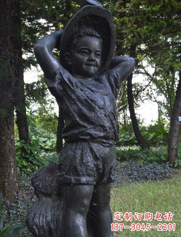 大同优雅童子·少年戴草帽铜雕
