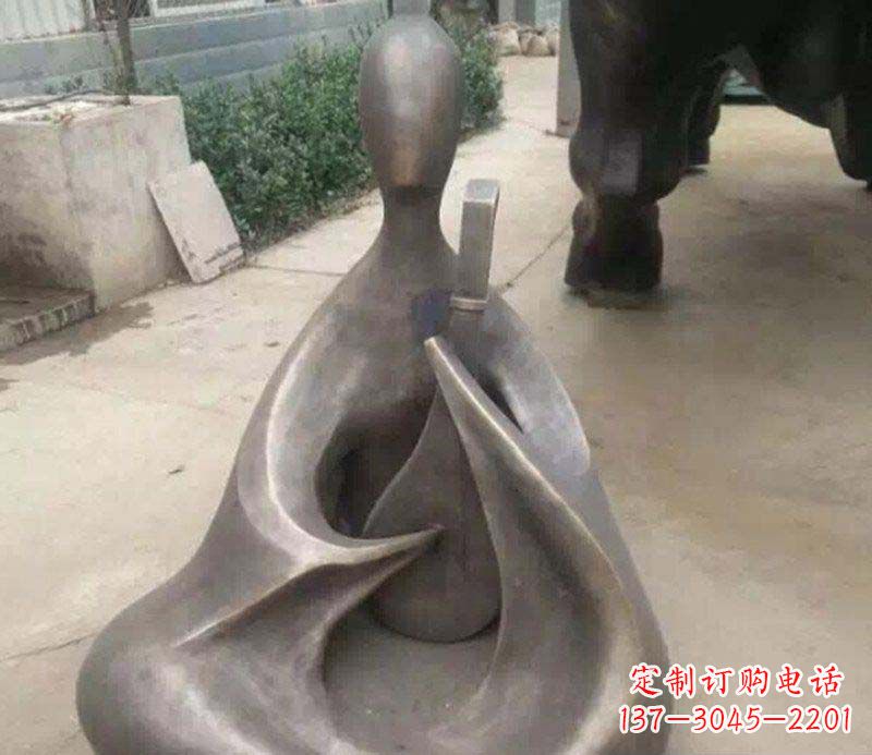 大同抽象景观弹琵琶铜雕