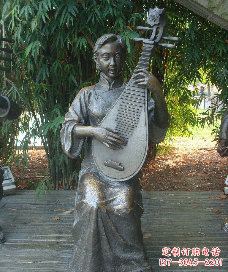 大同精美绝伦的琵琶女郎铜雕