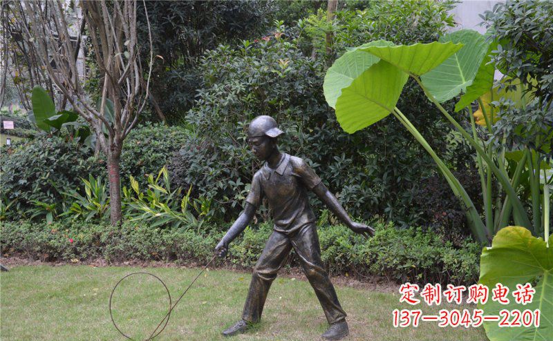大同铜雕“小男孩滚铁环”