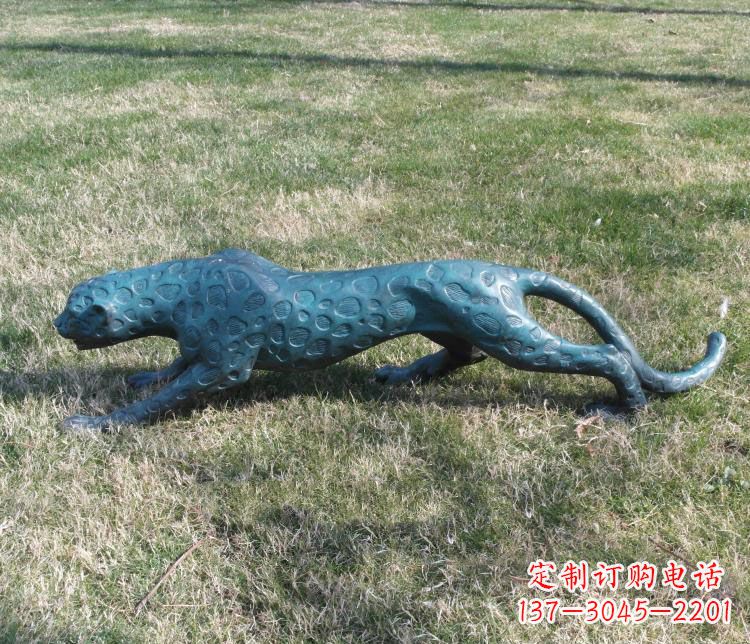 大同公园金钱豹铜雕