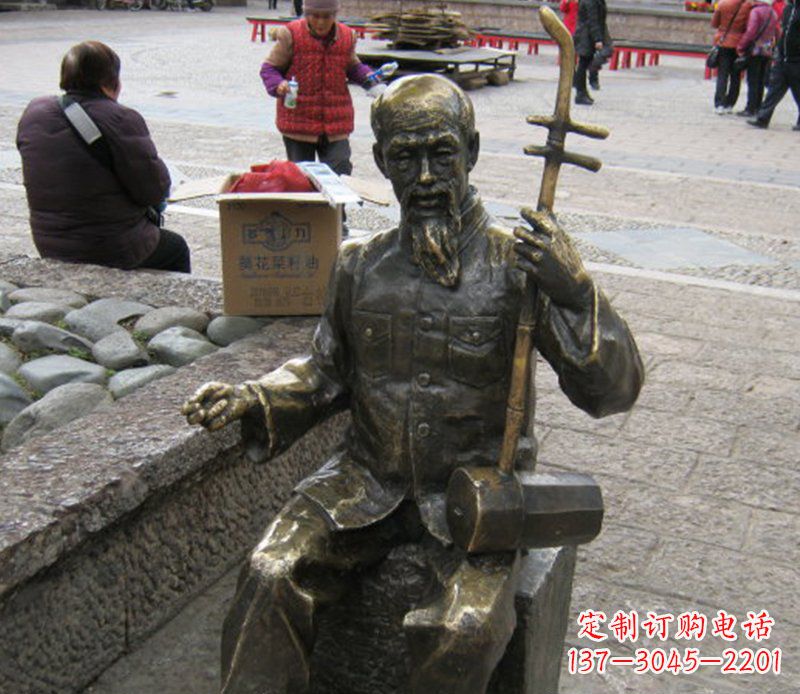大同精美绝伦的「老人拉二胡铜雕」