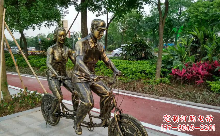 大同公园两人骑自行车铜雕