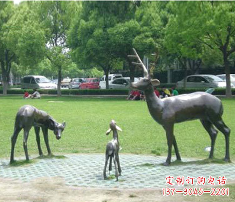 大同梦幻般的雕塑——梅花鹿一家三口铜雕