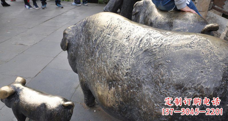 大同公园精美母子猪铜雕