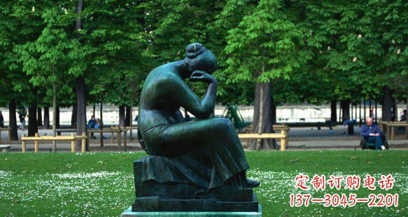 大同公园思考的女人人物铜雕