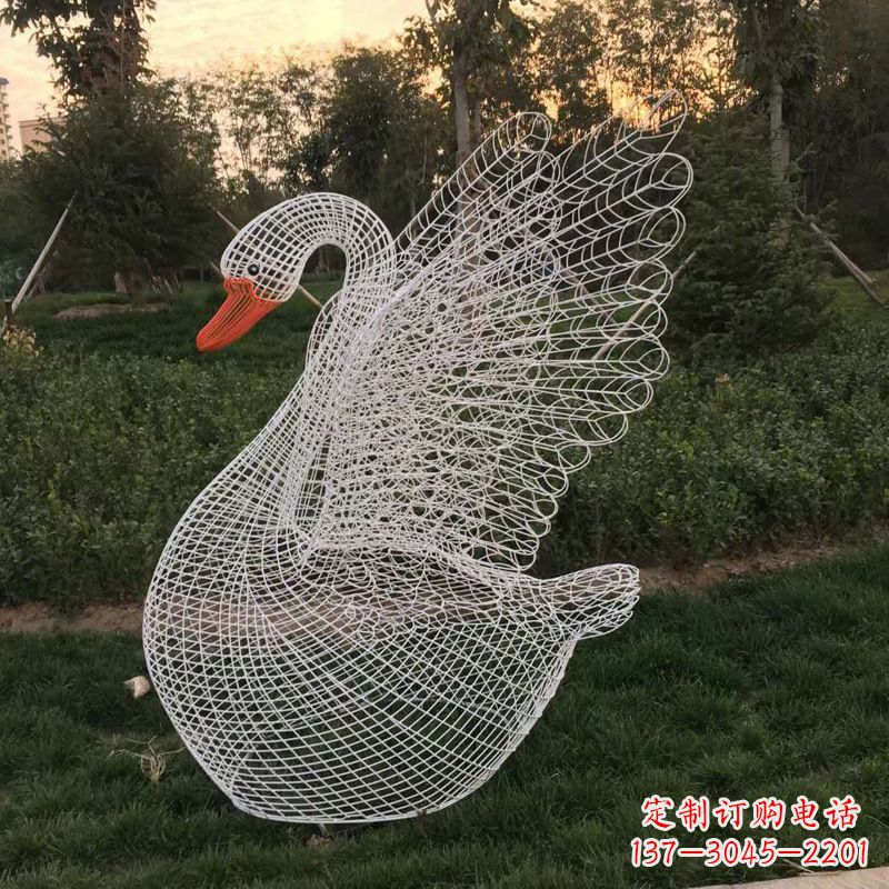 大同公园园林草坪动物雕塑之网格天鹅铁艺雕塑