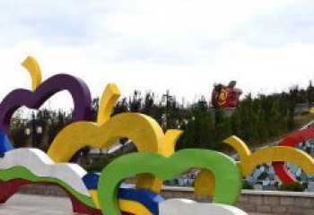 大同广场艺术：不锈钢抽象彩色苹果雕塑