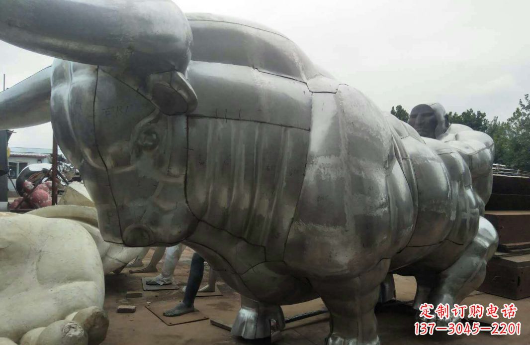 大同中领雕塑:复古拓荒牛不锈钢雕塑