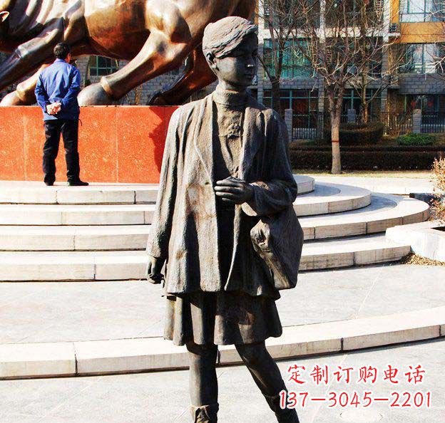 大同真实可爱的女孩铜雕塑