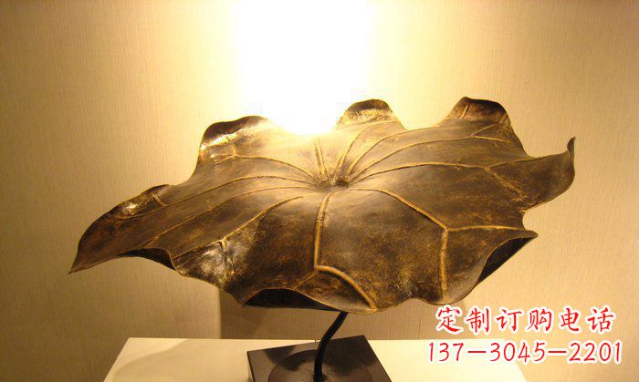 大同深受人们喜爱的铜雕荷叶雕塑,由贵金属精铸…