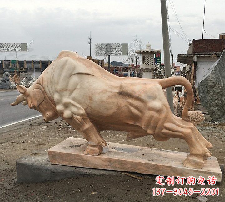大同象征力量的广场晚霞红牛雕塑