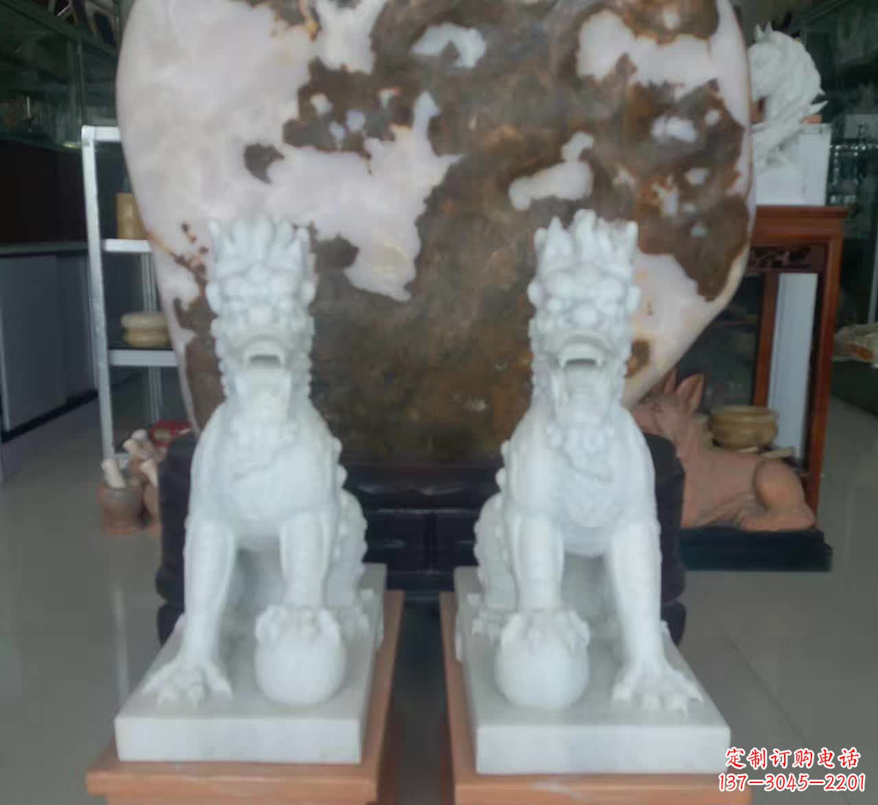 大同汉白玉踩球麒麟石雕