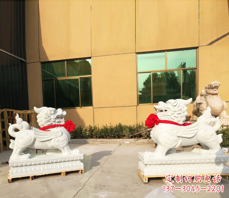 大同汉白玉立式貔貅门口招财石雕