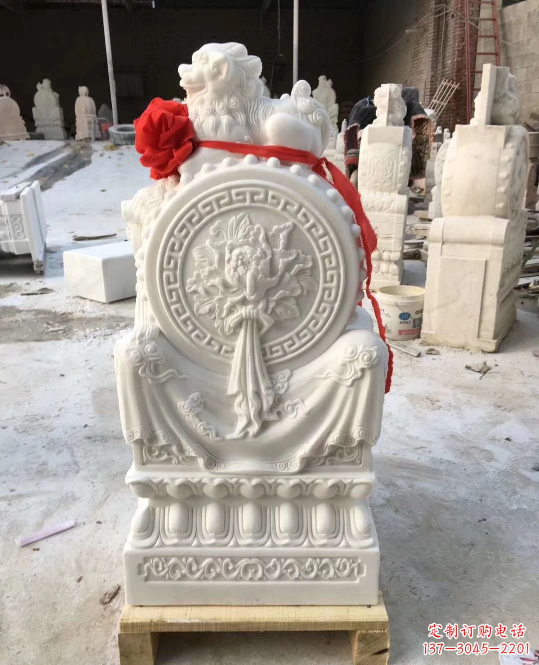 大同汉白玉招财狮子石门墩