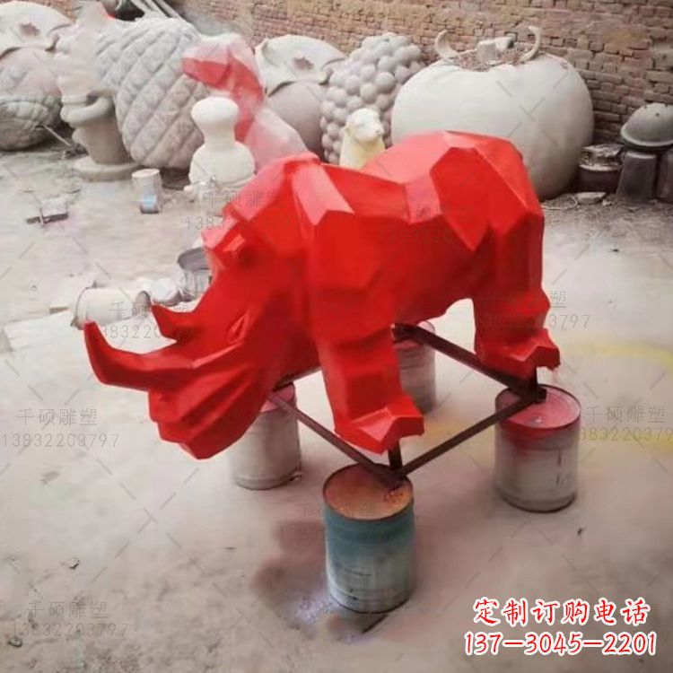 大同红色几何切面抽象犀牛雕塑