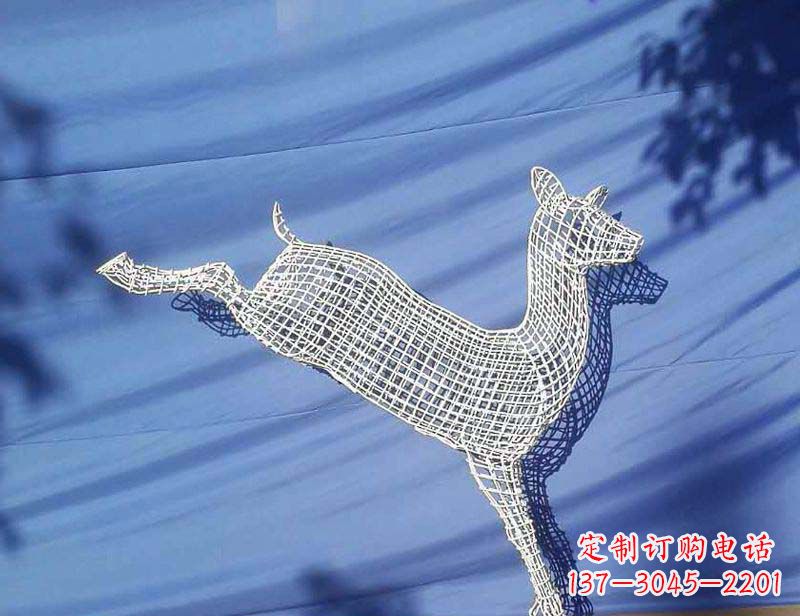 大同搭载优雅气质的不锈钢小鹿雕塑