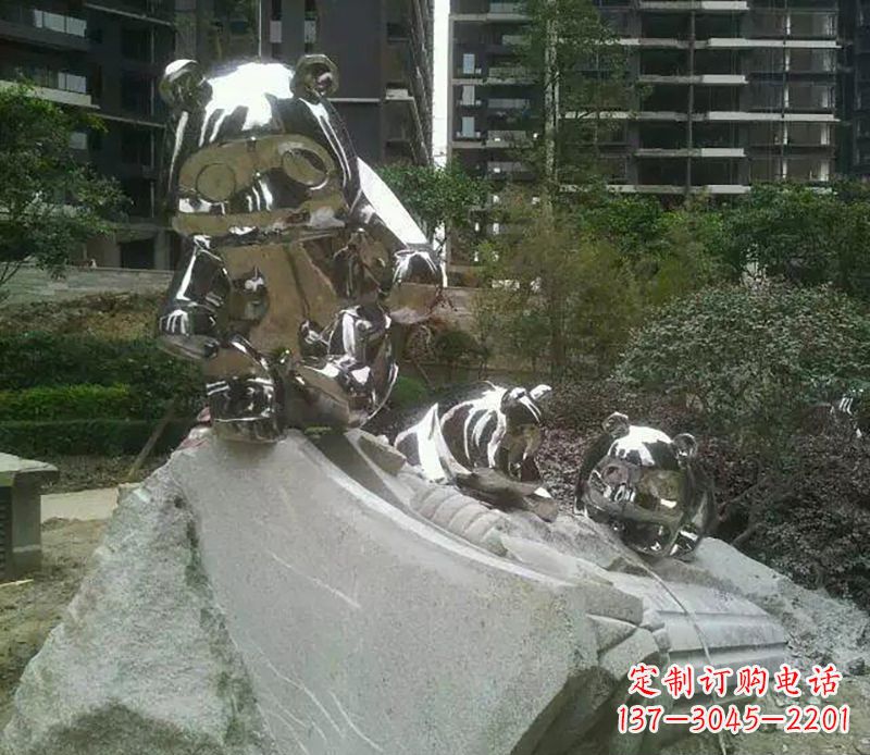 大同家喻户晓的可爱熊猫雕塑