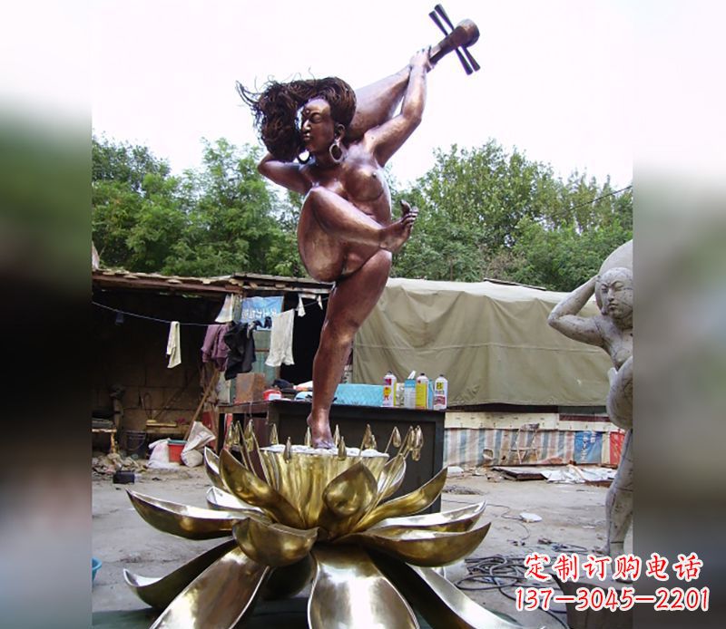 大同如神般的精美莲花铜雕塑