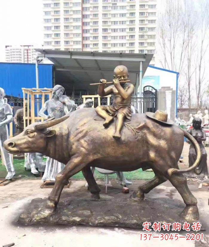 大同专为儿童量身定制的牧童骑在牛背吹笛铜雕