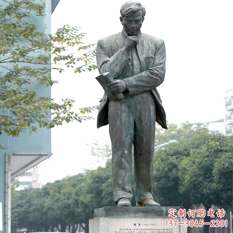 大同很多历史上著名的人物都有精美的雕塑来表彰…
