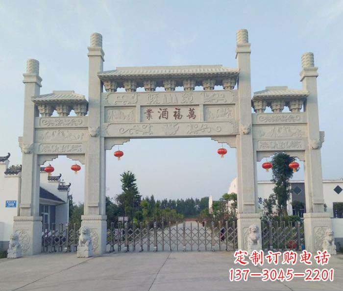 大同独特艺术风格的农村三门牌坊石雕