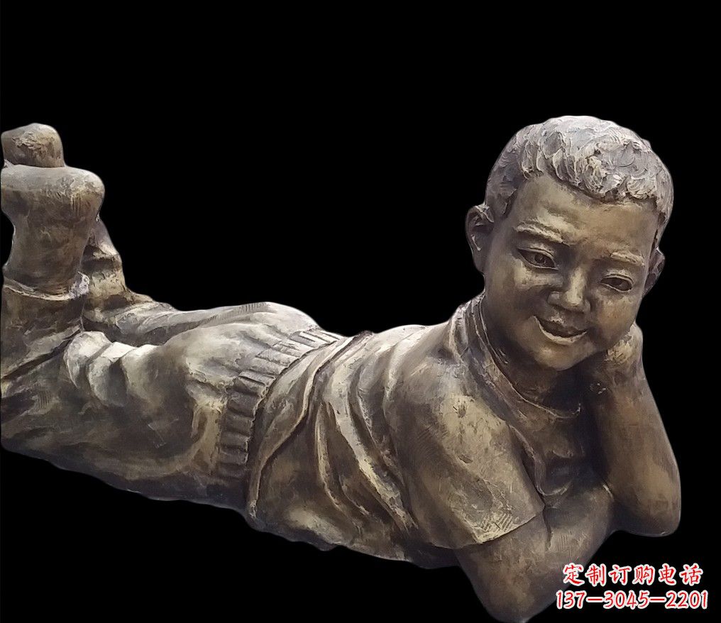 大同匍匐在地的小男孩铜雕像