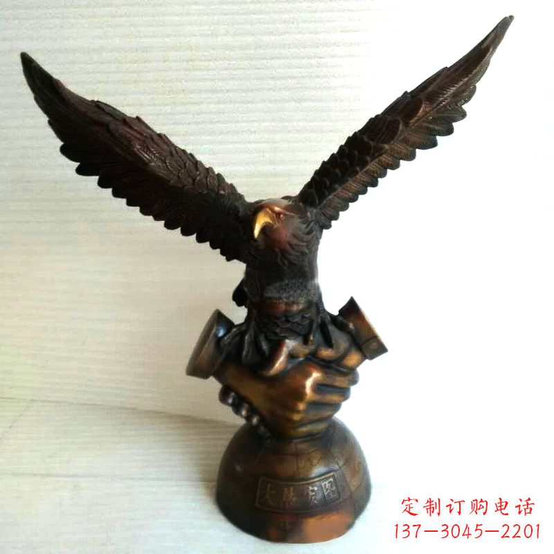 大同以老鹰为灵感的经典铜鼎