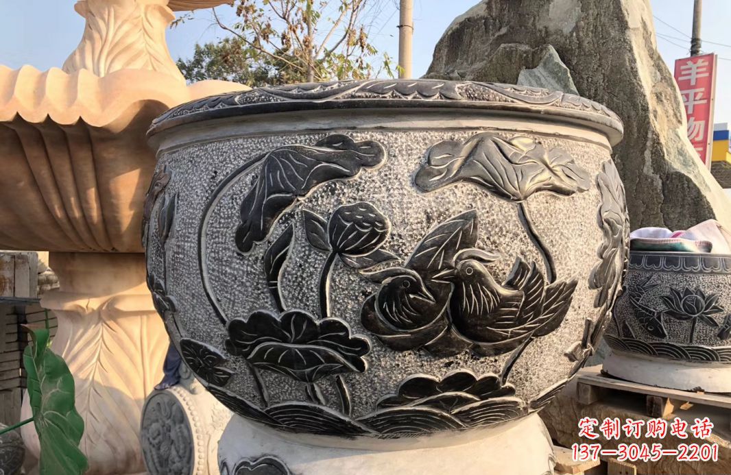 大同荷花浮雕鱼缸雕塑,让空间更加生机勃勃