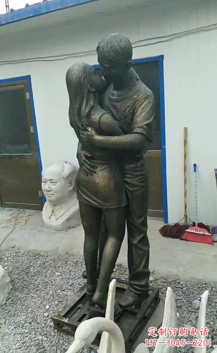 大同无尽浪漫,情侣雕塑表达爱意