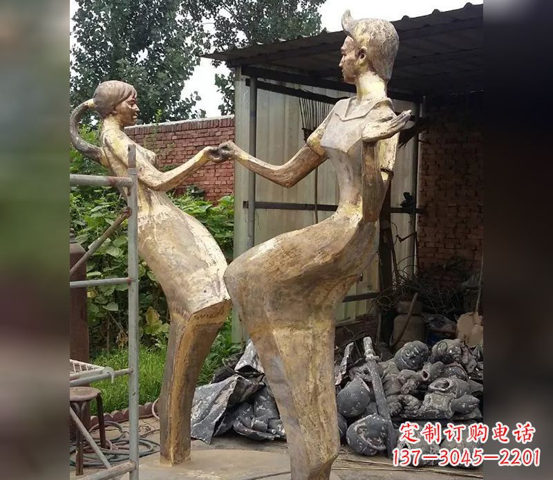 大同情侣跳舞广场景观铜雕