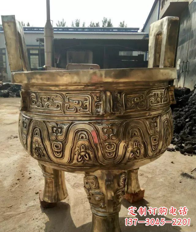大同追求完美的三足香炉