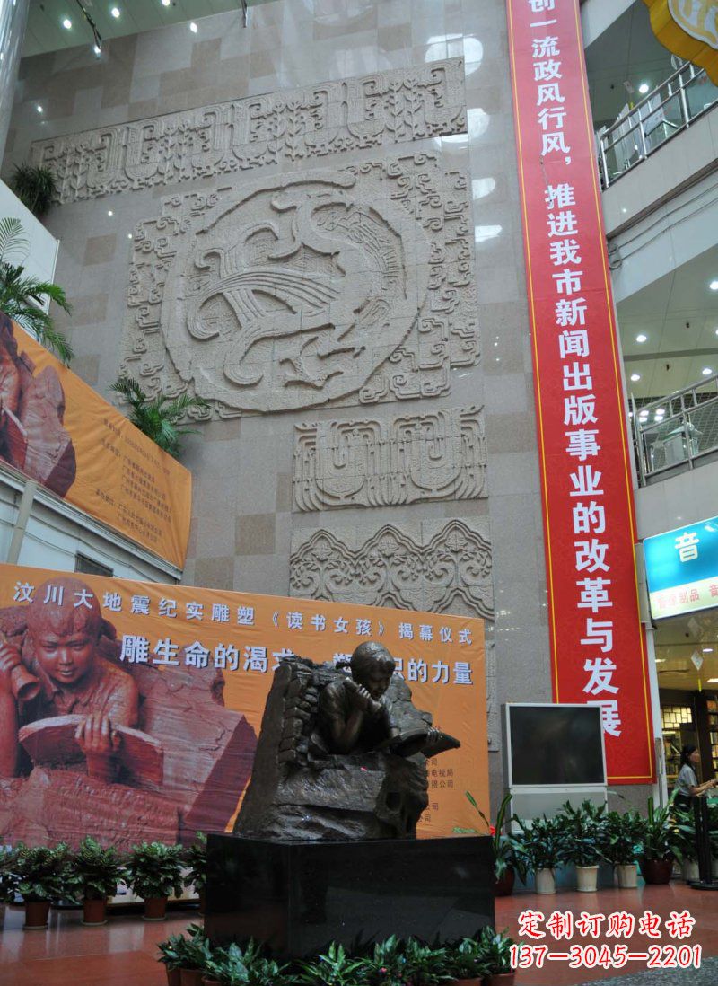 大同令人惊叹的小女孩景观铜雕