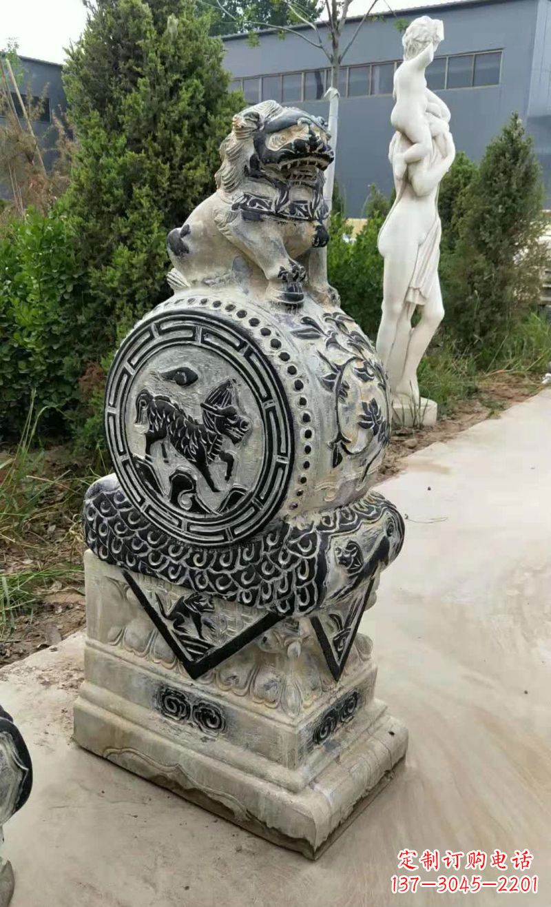 大同狮子抱鼓石雕塑,象征力量与美感