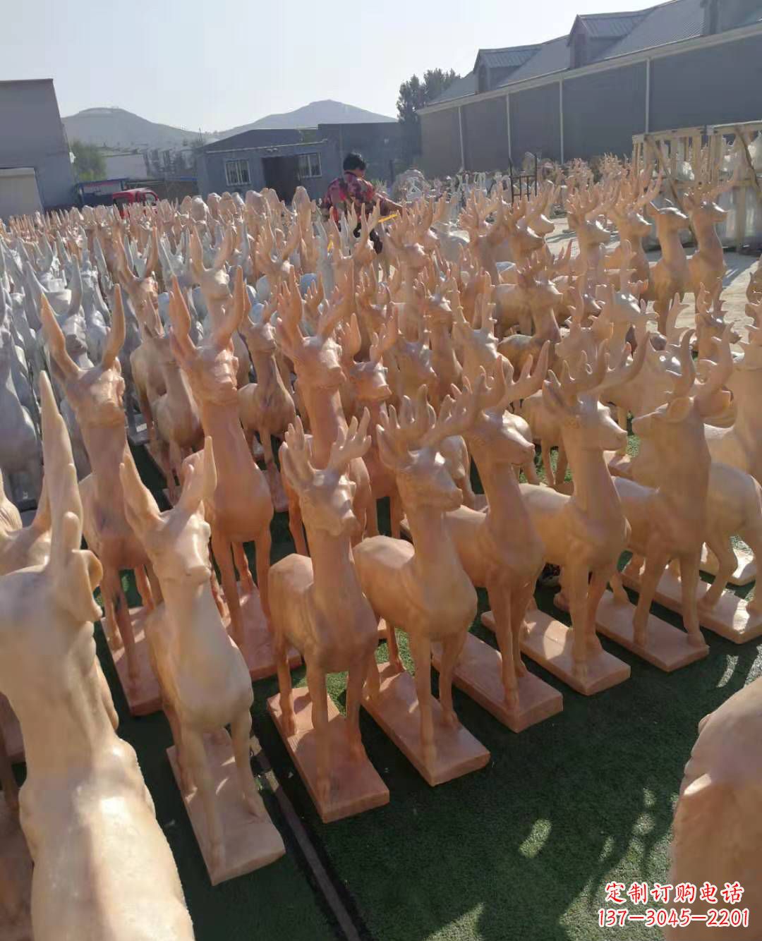大同石雕动物晚霞红梅花鹿雕塑