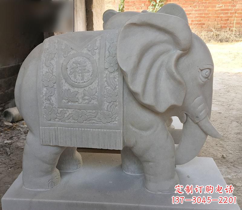 大同风格多样的大象雕塑