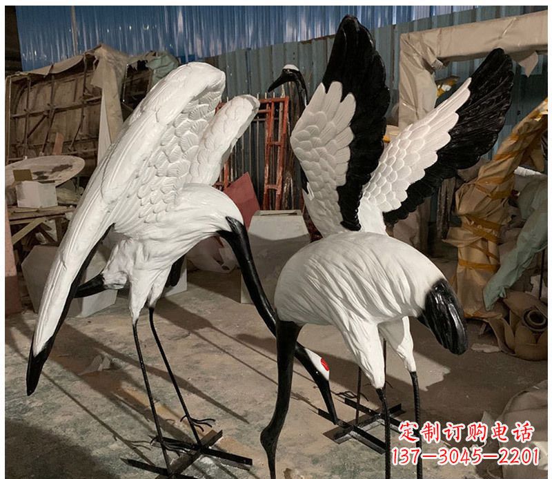 大同石雕展翅丹顶鹤动物雕塑