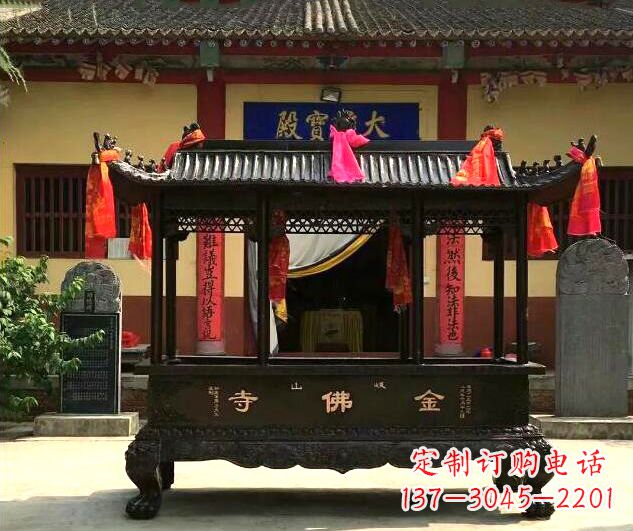 大同双兽头三足雕花铜香炉