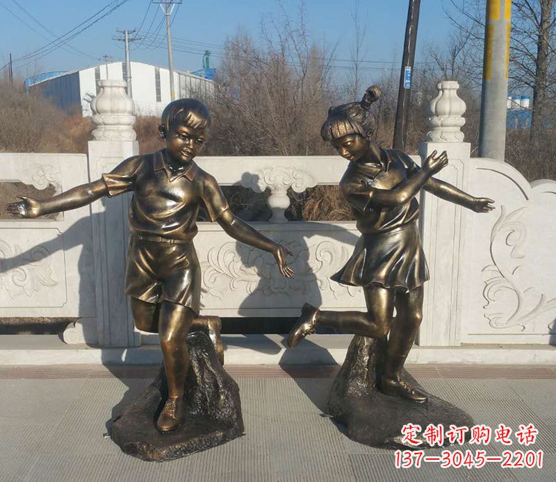 大同踢毽子的儿童铜雕