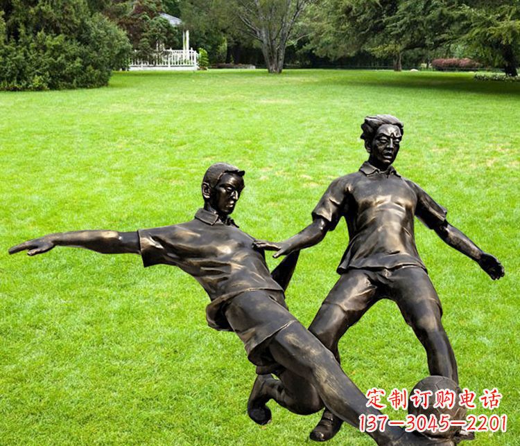 大同踢足球的人物铜雕