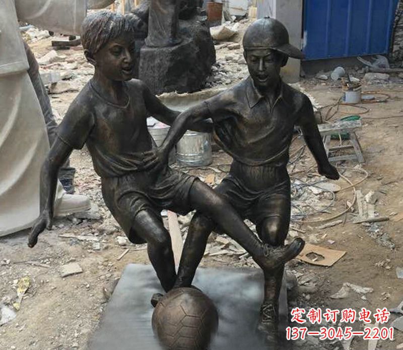 大同踢足球公园人物铜雕